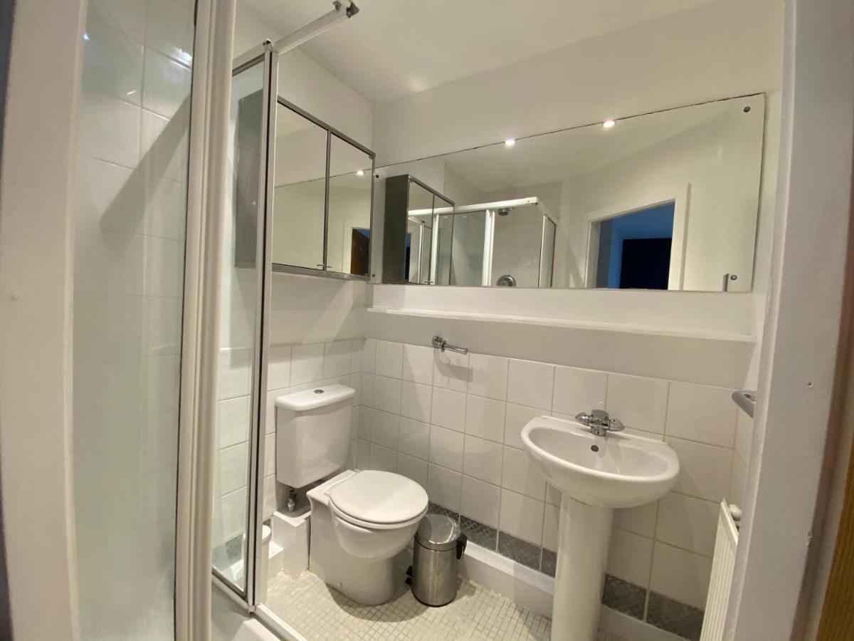Casa de férias Large 5-bed Centre Townhouse With Secure Parking *