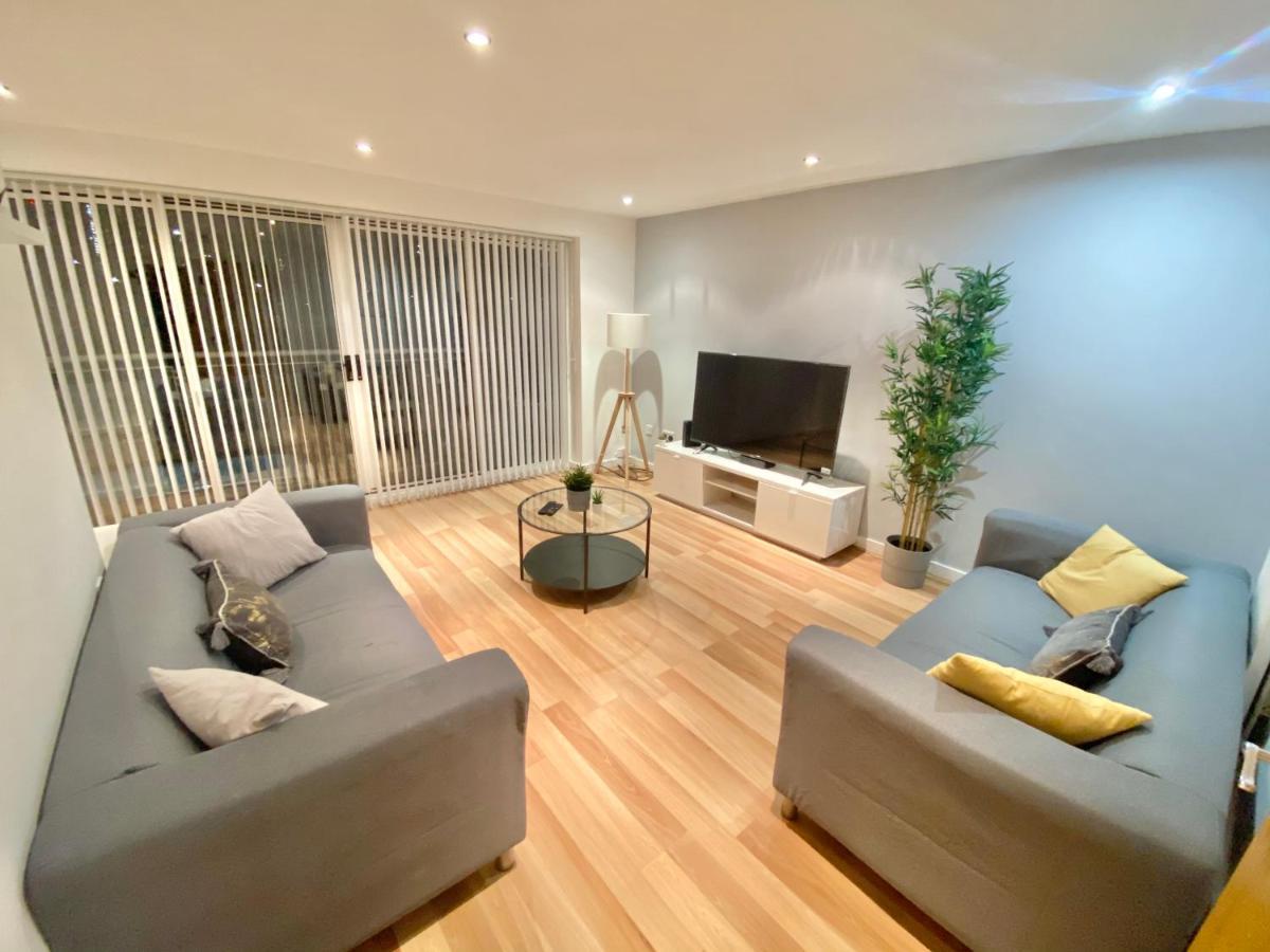 Casa de férias Large 5-bed Centre Townhouse With Secure Parking *